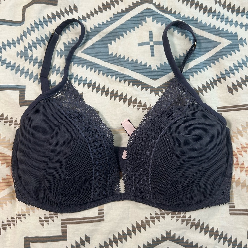 Incredible by Victoria’s Secret Plunge Bra!!
